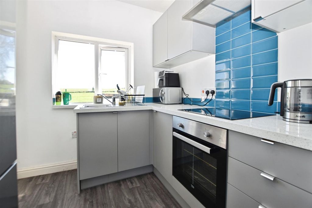 Property photo 3 of 12 Kitchen