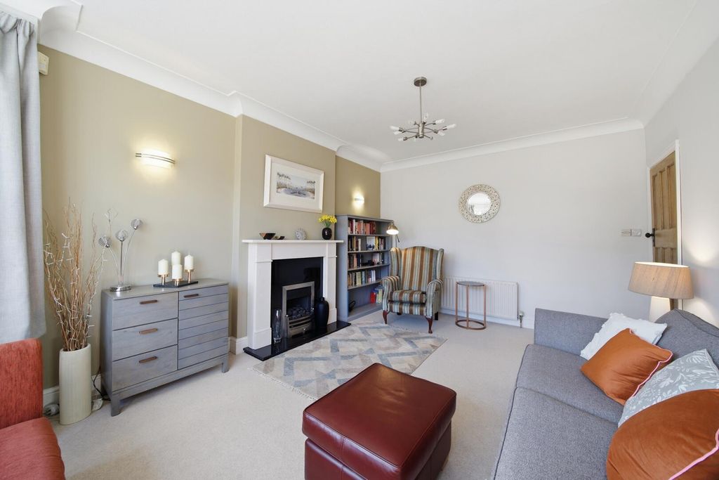 Property photo 3 of 33 Living Room