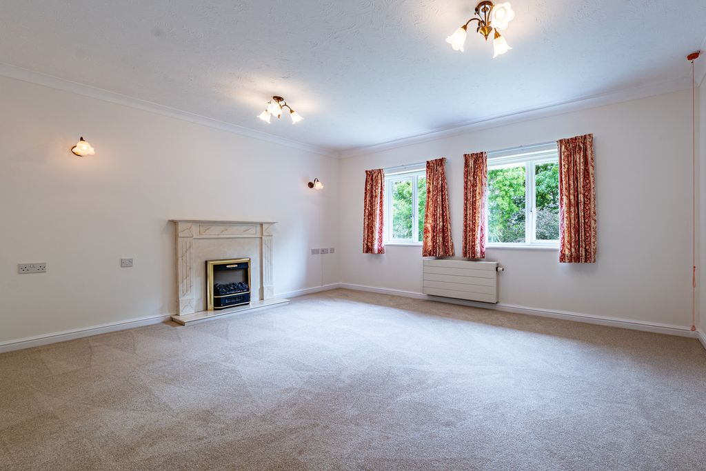 Property photo 3 of 12