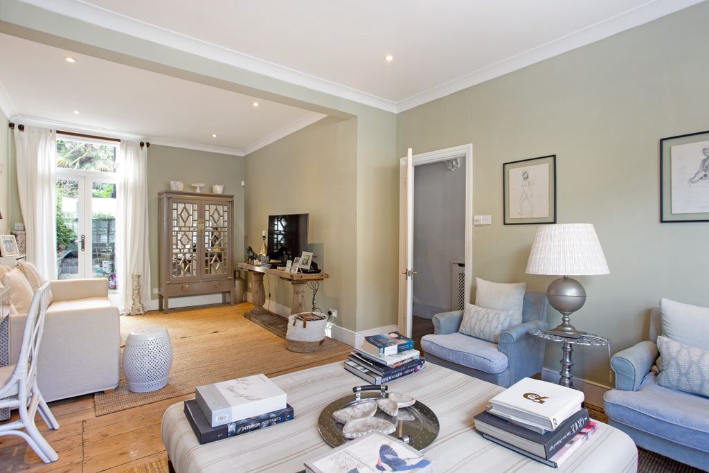 Property photo 2 of 17 St. Dionis Road