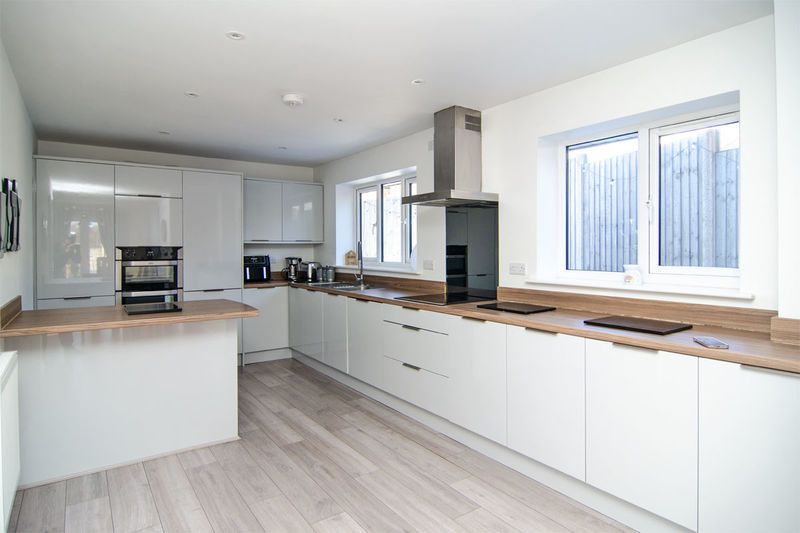 Property photo 2 of 29 Photo 6