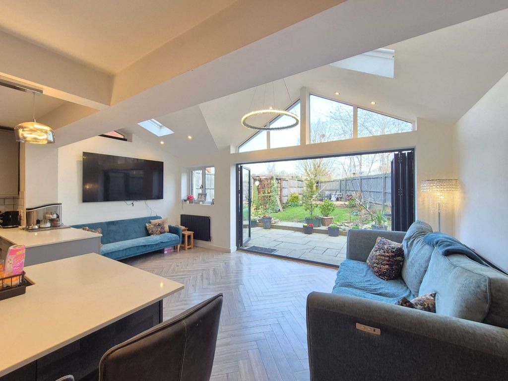 Property photo 2 of 20