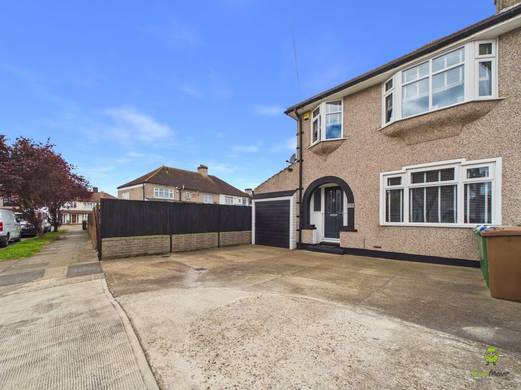 Property photo 2 of 23 Presented By Nicoleta At Ewemove Bexleyheath And D