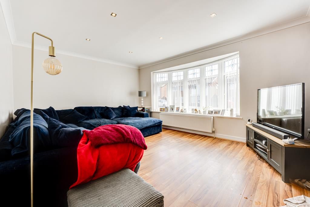 Property photo 2 of 21 86 Churchill Way, Burton Latimer-7.Jpg