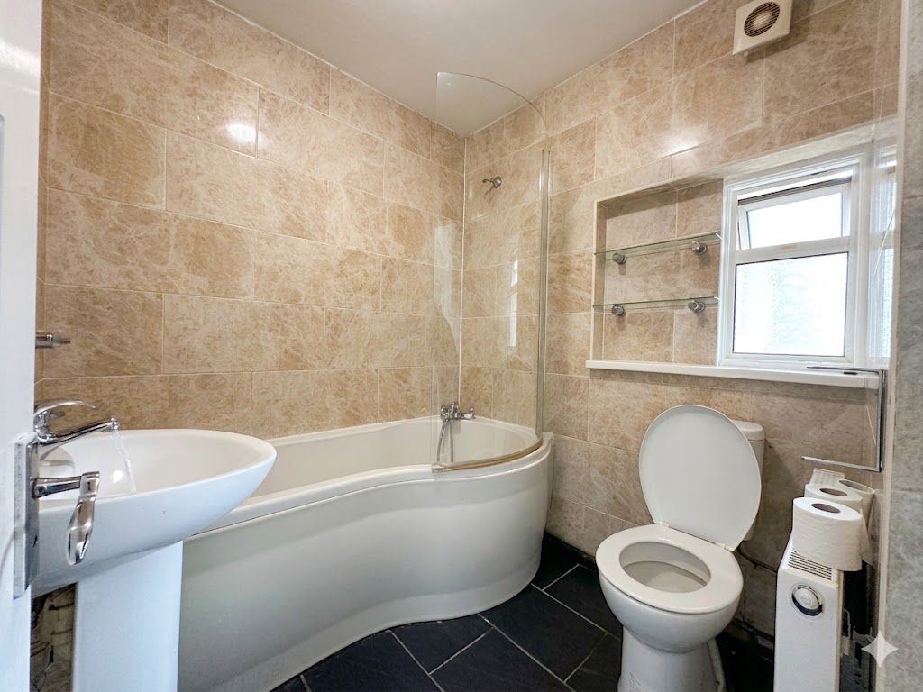 Property photo 3 of 8 Bathroom