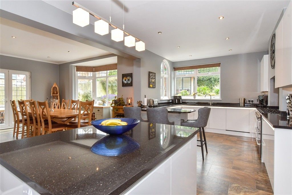 Property photo 3 of 20 Kitchen