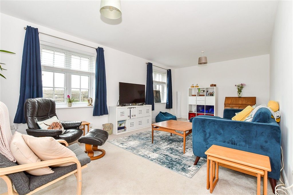 Property photo 3 of 15 Lounge