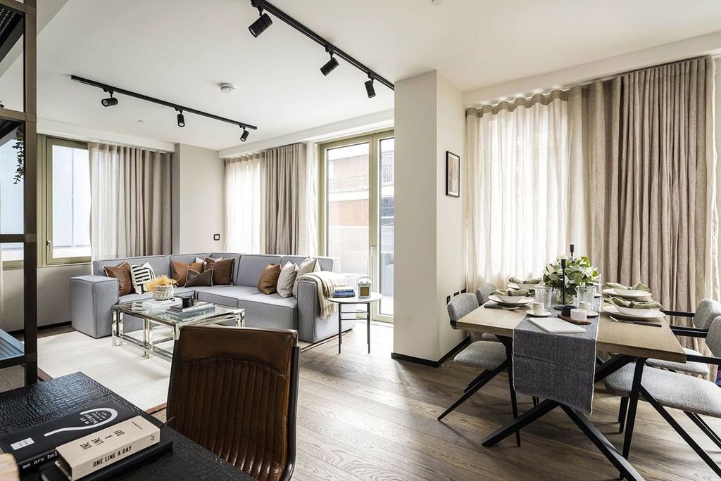 Property photo 2 of 20