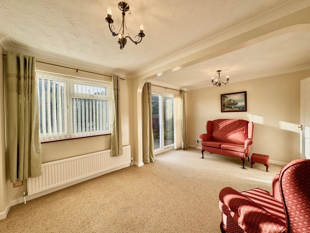 Property photo 3 of 17 Dining Room