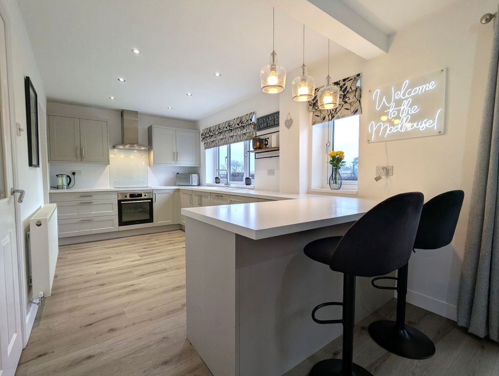 Property photo 3 of 20 Photograph 3