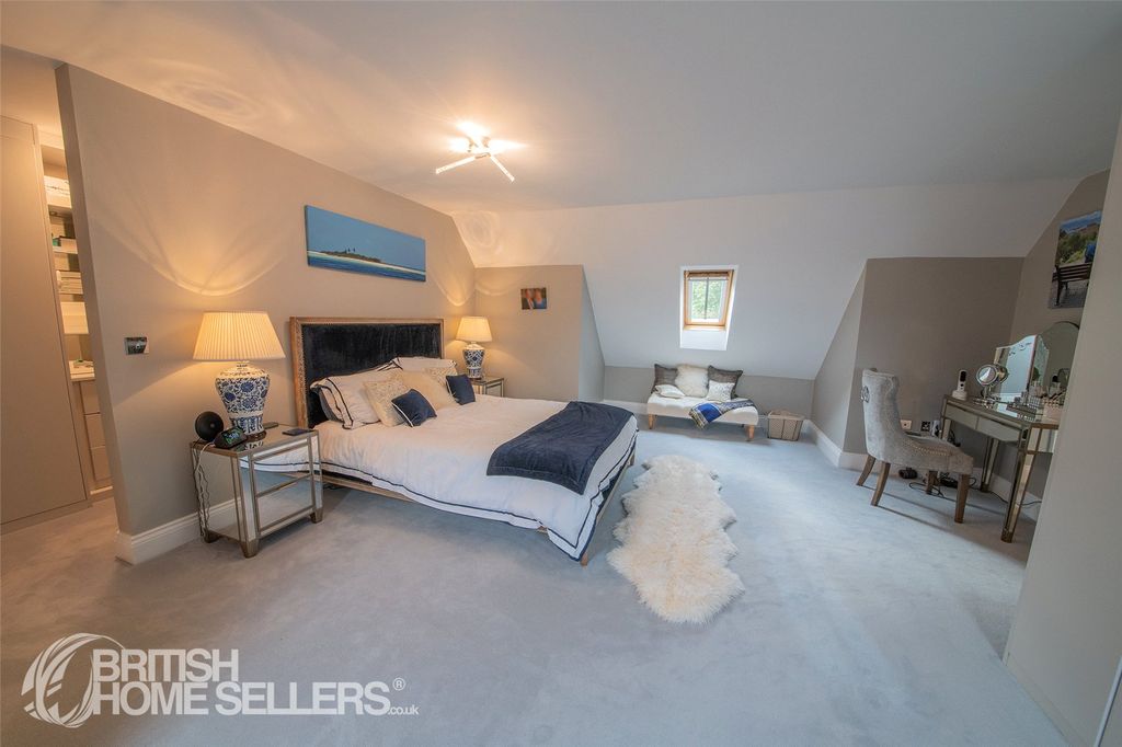 Property photo 2 of 16 8