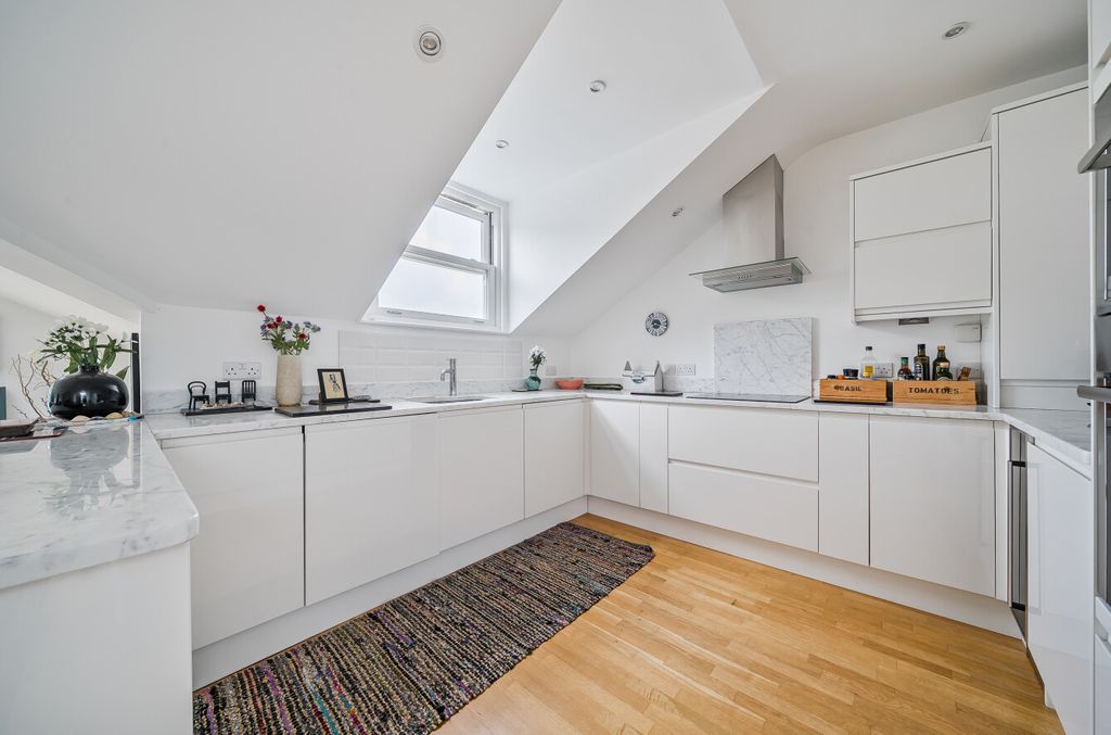 Property photo 3 of 18 Kitchen