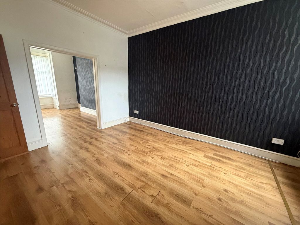 Property photo 3 of 16 Picture No. 27