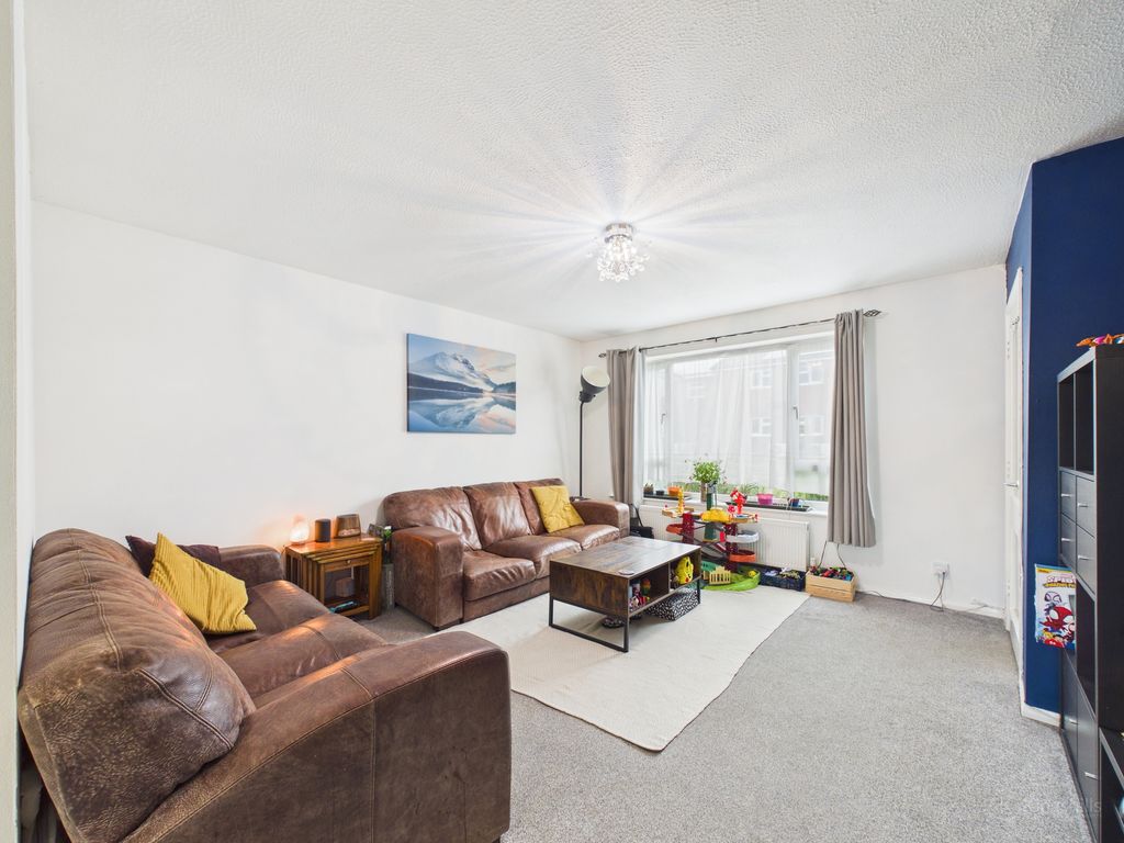 Property photo 3 of 12 Cam02136G0-Pr0550-Still012