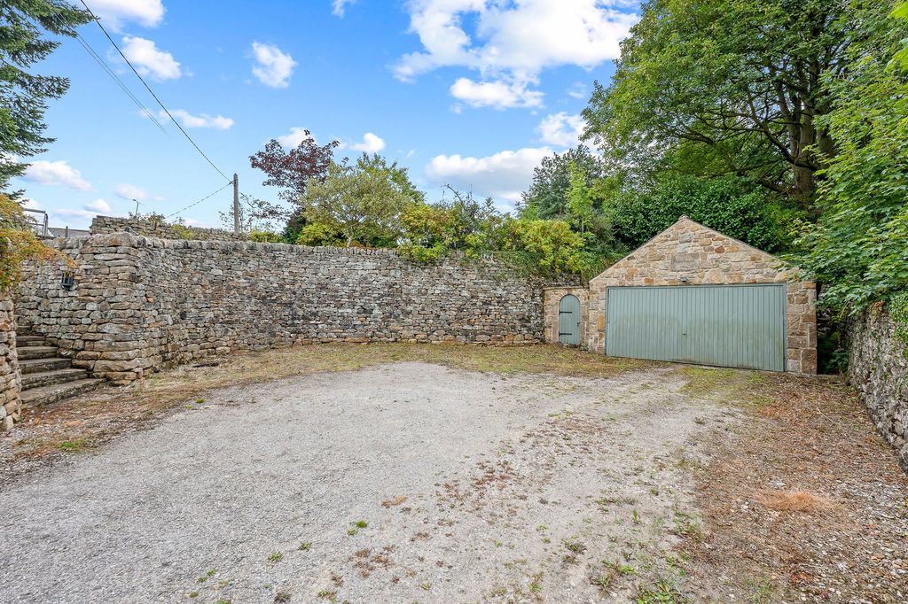 Property photo 2 of 34