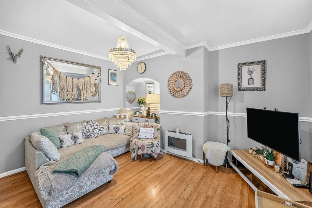 Property photo 2 of 18