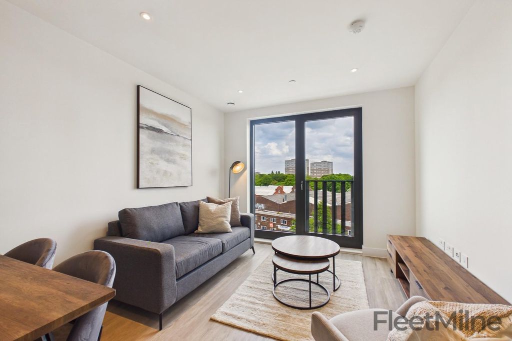 Property photo 3 of 17 Lounge/Dining Room