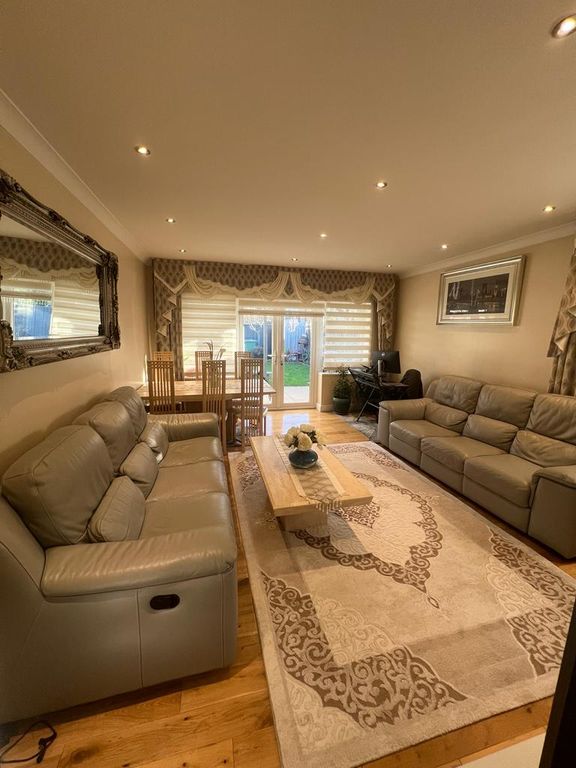 Property photo 1 of 31 4 Bedroom Luxury House For Rent In En8