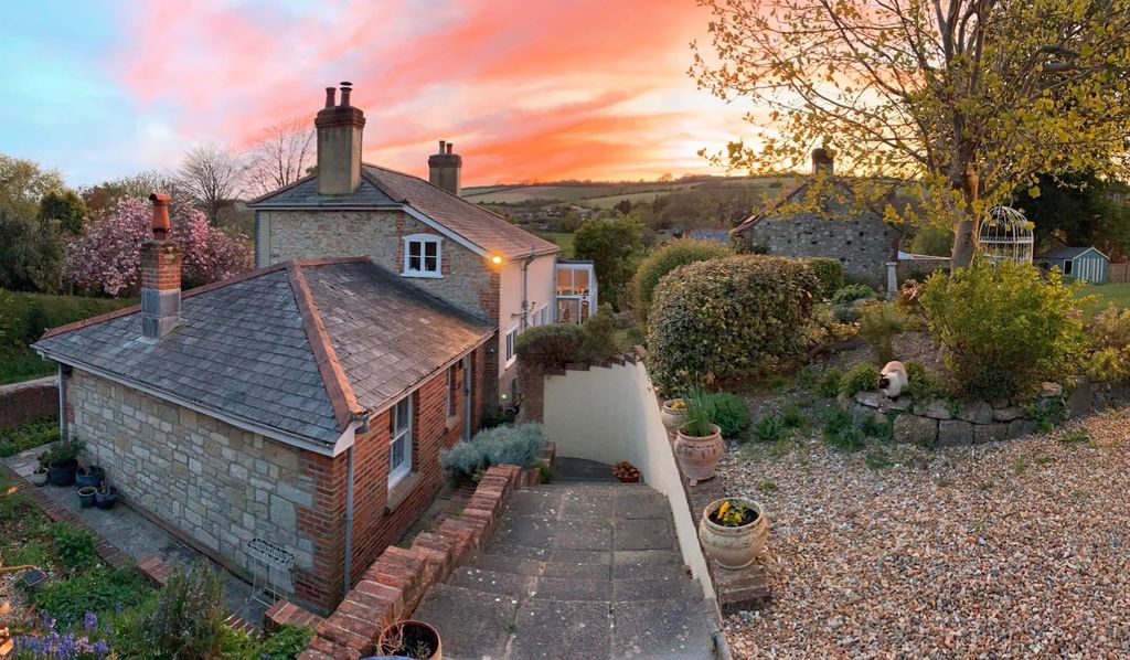 Property photo 2 of 47 Sunset At 43 Clatterford Shute