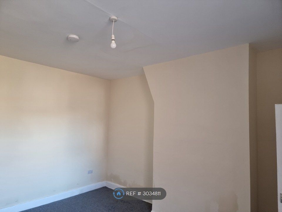 Property photo 2 of 18 Living Room