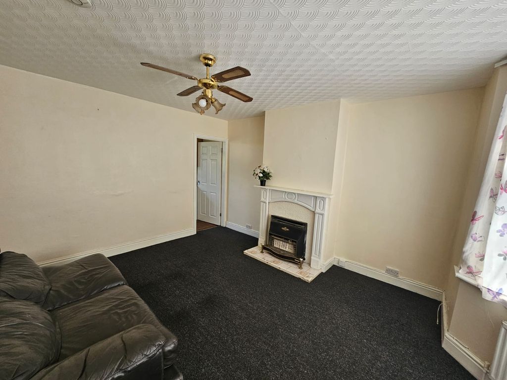 Property photo 2 of 21