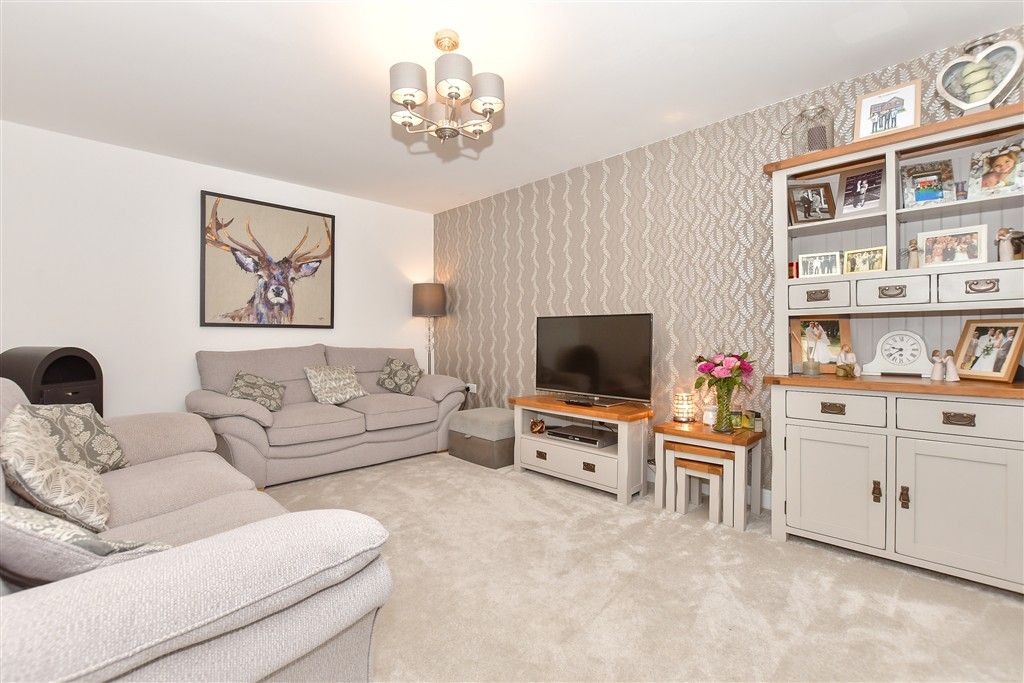 Property photo 1 of 14 Lounge