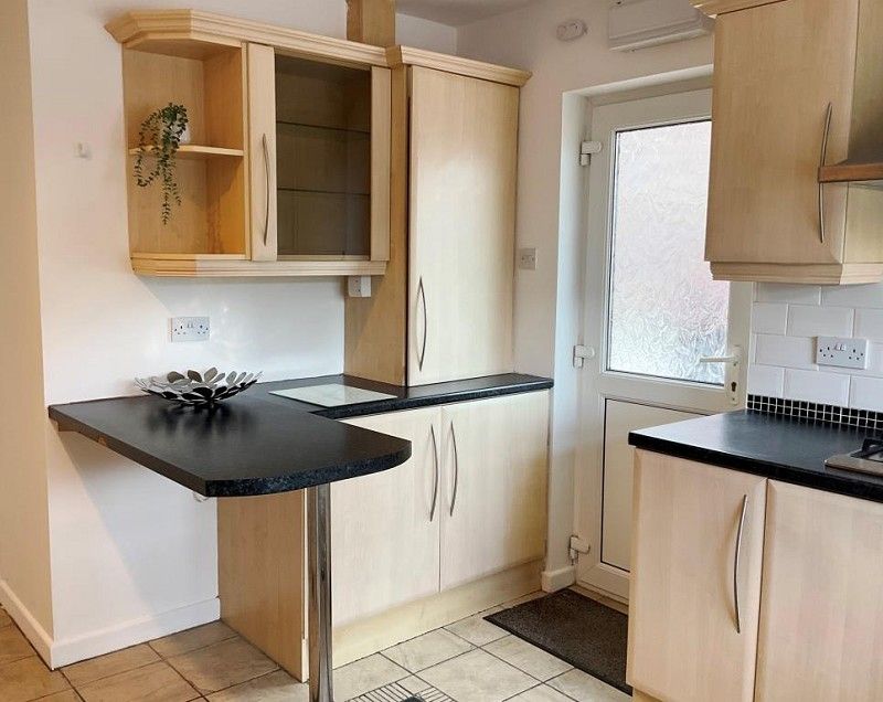 Property photo 3 of 17 Kitchen