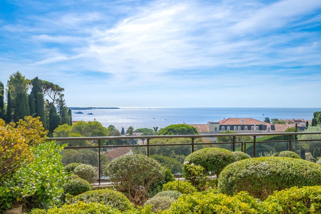 Property photo 1 of 9 Studio For Sale With Sea View- Cannes