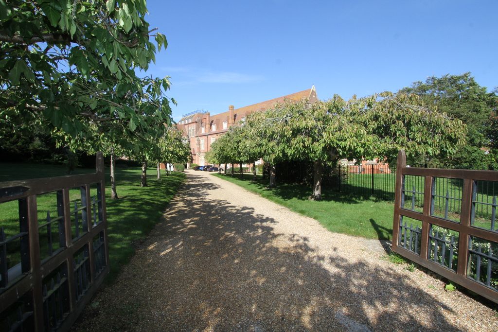 Property photo 3 of 25