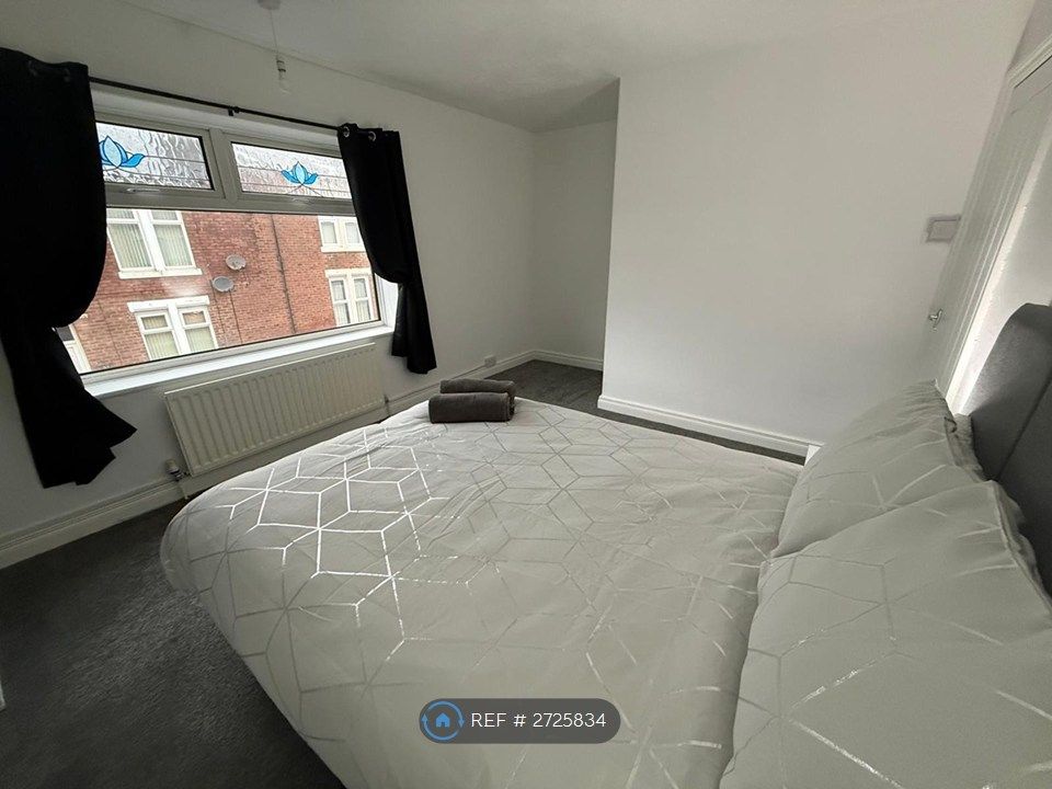 Property photo 2 of 8 Double Bedroom 1