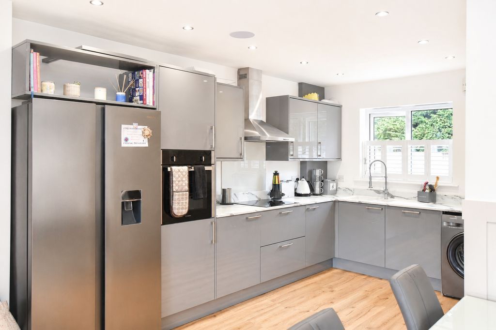 Property photo 3 of 12 Kitchen 2