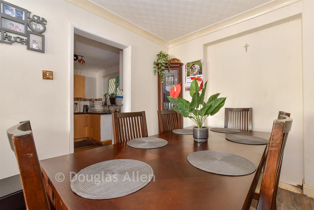 Property photo 1 of 10 Dining Room