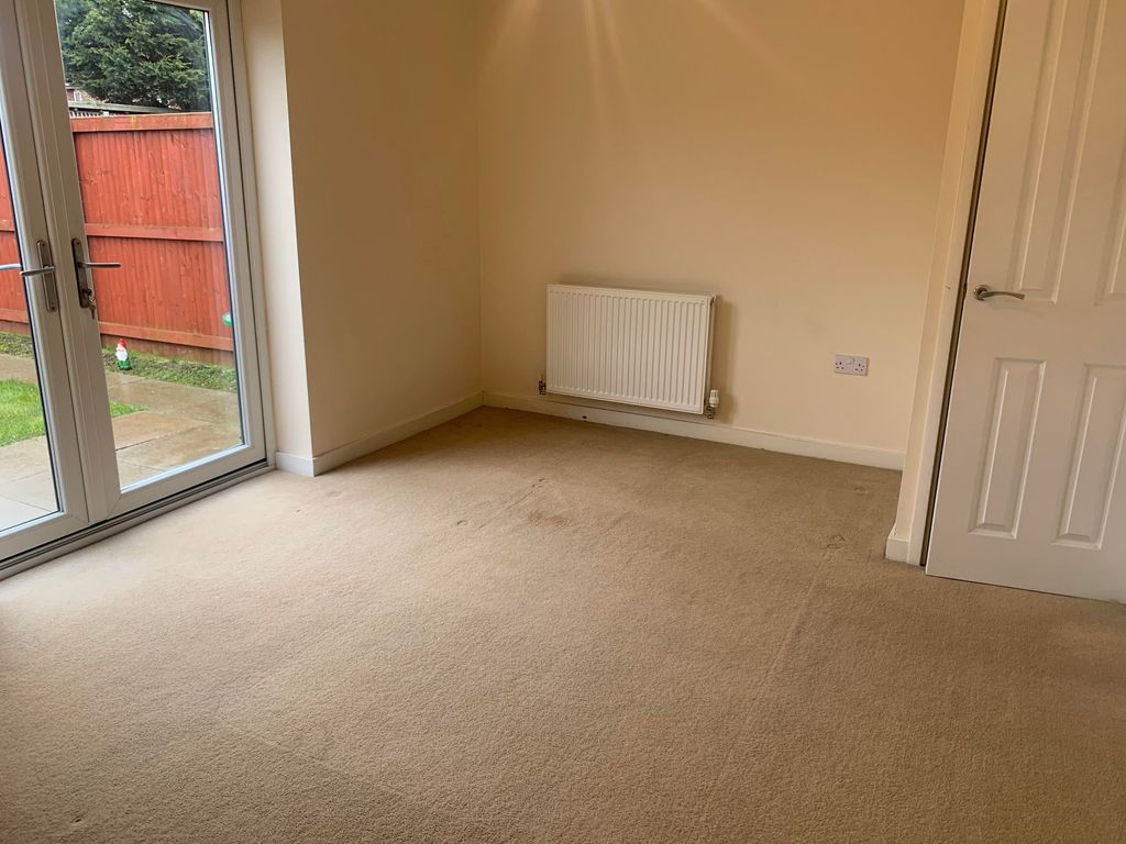 Property photo 2 of 11 Living Room