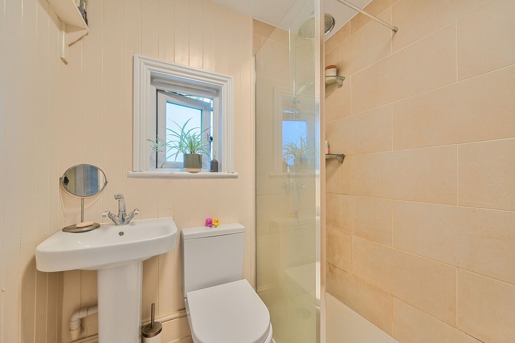 Property photo 3 of 7 1449554-8-69Eb39A...