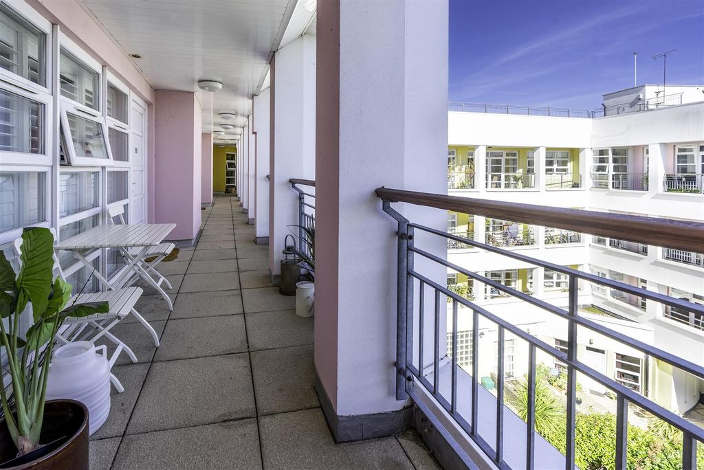 Property photo 1 of 9 06 To Let 2 Bedroom Flat Lambeth Road Se1 Www.Isl