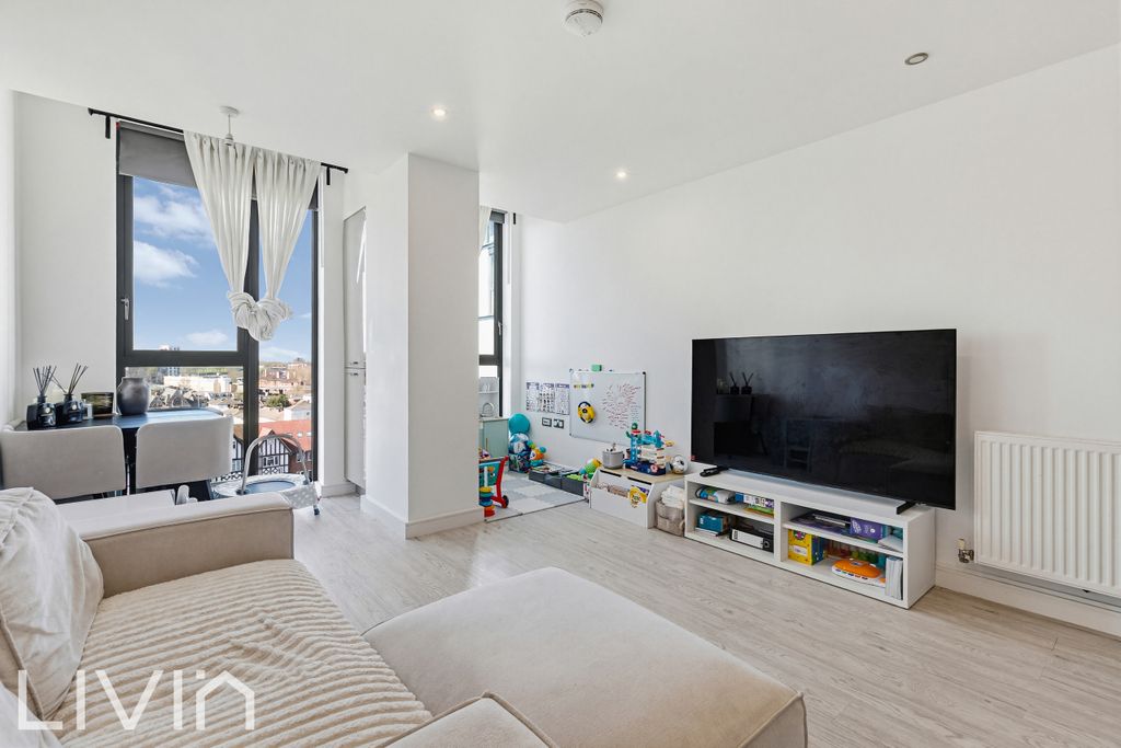 Property photo 1 of 10 3