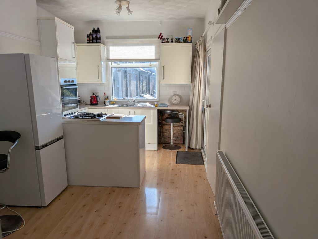 Property photo 3 of 12 Kitchen