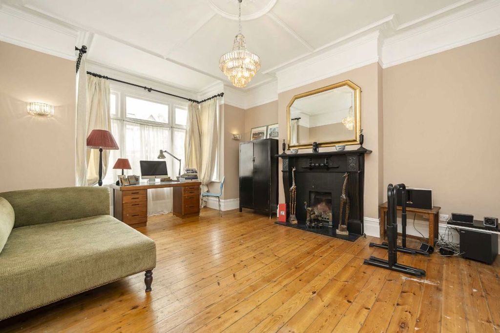 Property photo 3 of 8