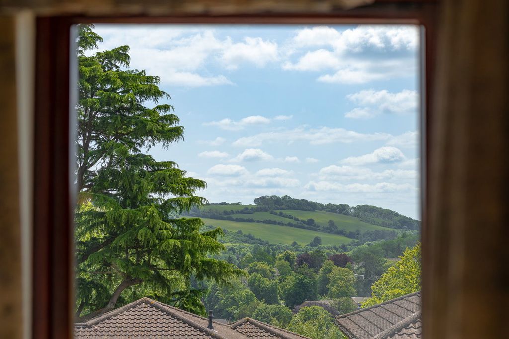 Property photo 1 of 41