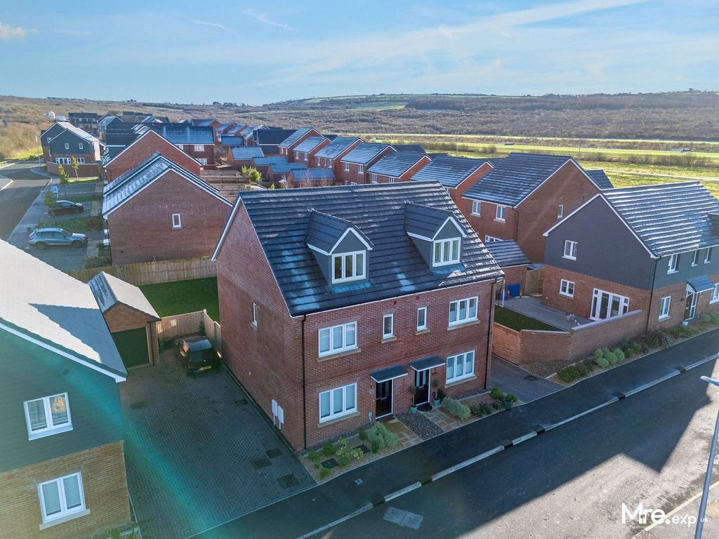 Property photo 1 of 28