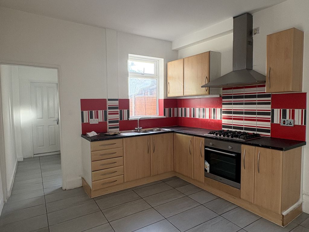 Property photo 3 of 9 Kitchen