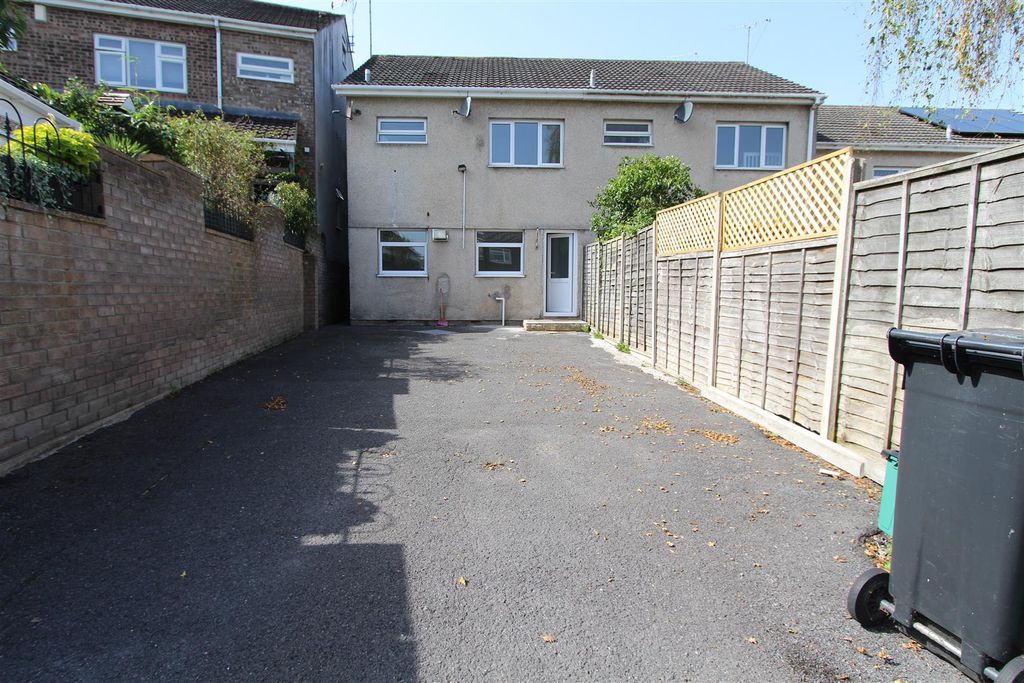 Property photo 1 of 14 Front Entrance And Parking.Jpg