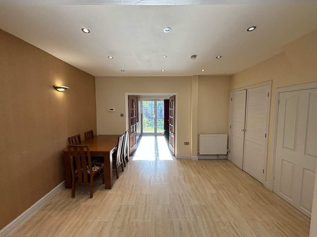Property photo 3 of 21 Gallery