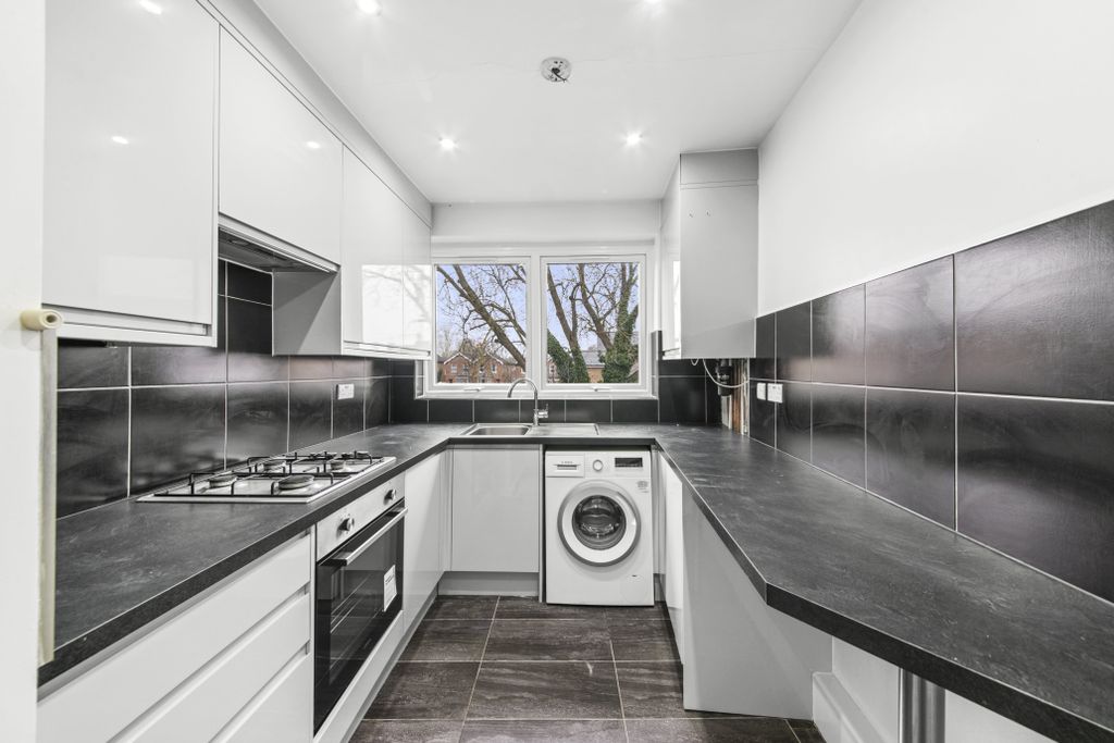 Property photo 3 of 12 Kitchen