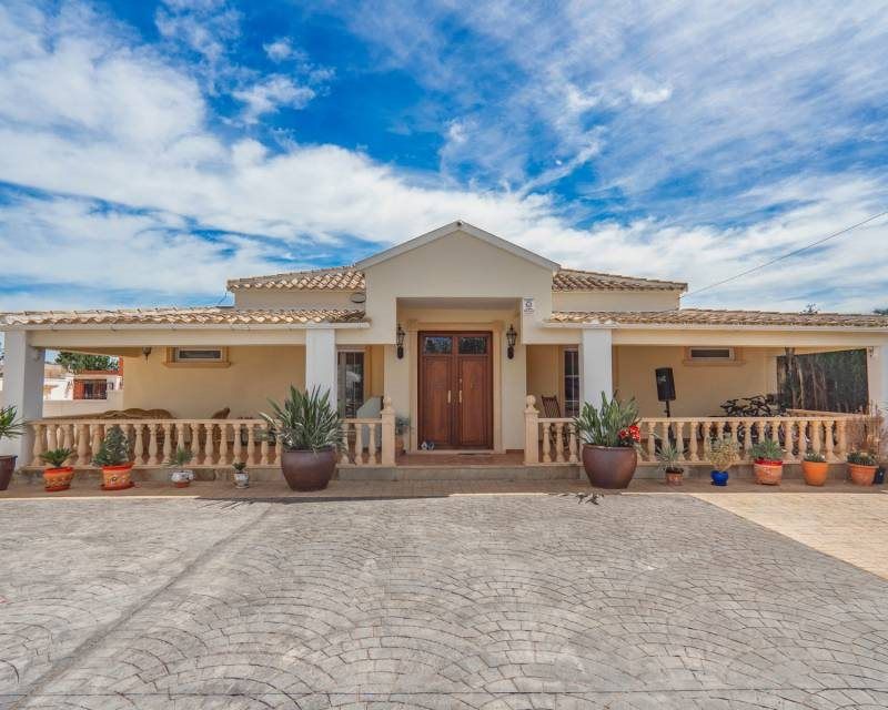 Property photo 1 of 50