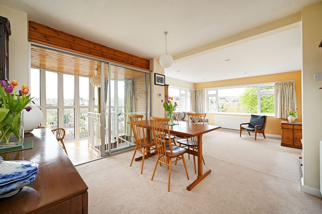 Property photo 2 of 31 Living / Dining Room