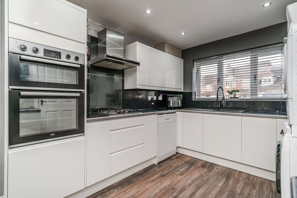 Property photo 3 of 40