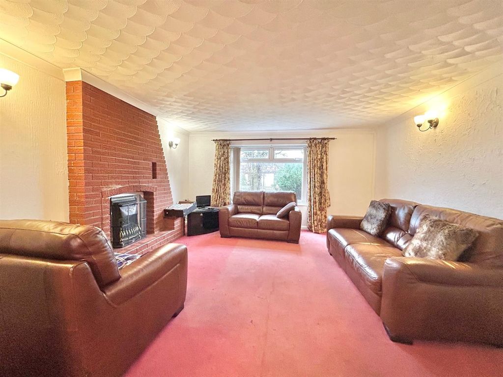 Property photo 2 of 17 Lounge.Jpg