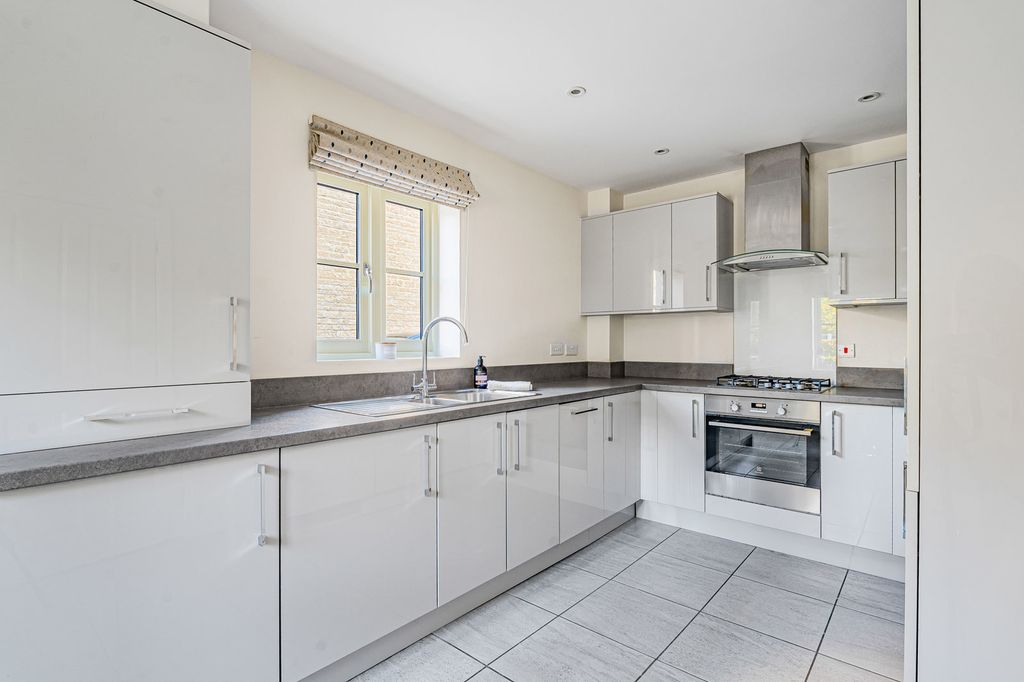 Property photo 3 of 17 Kitchen