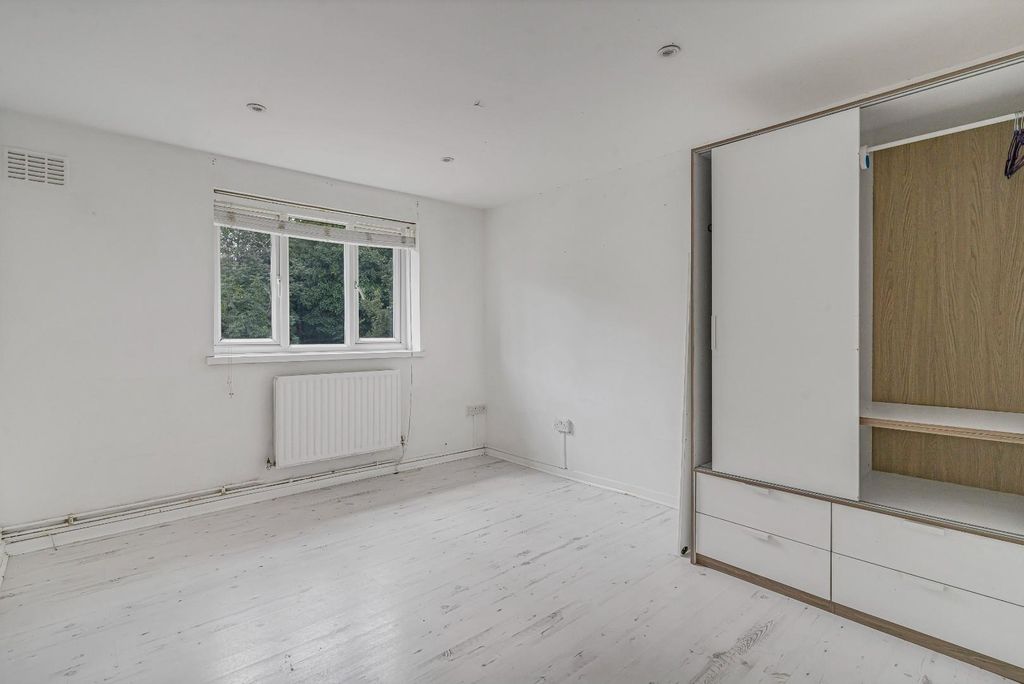 Property photo 3 of 16 3_57898.Jpg